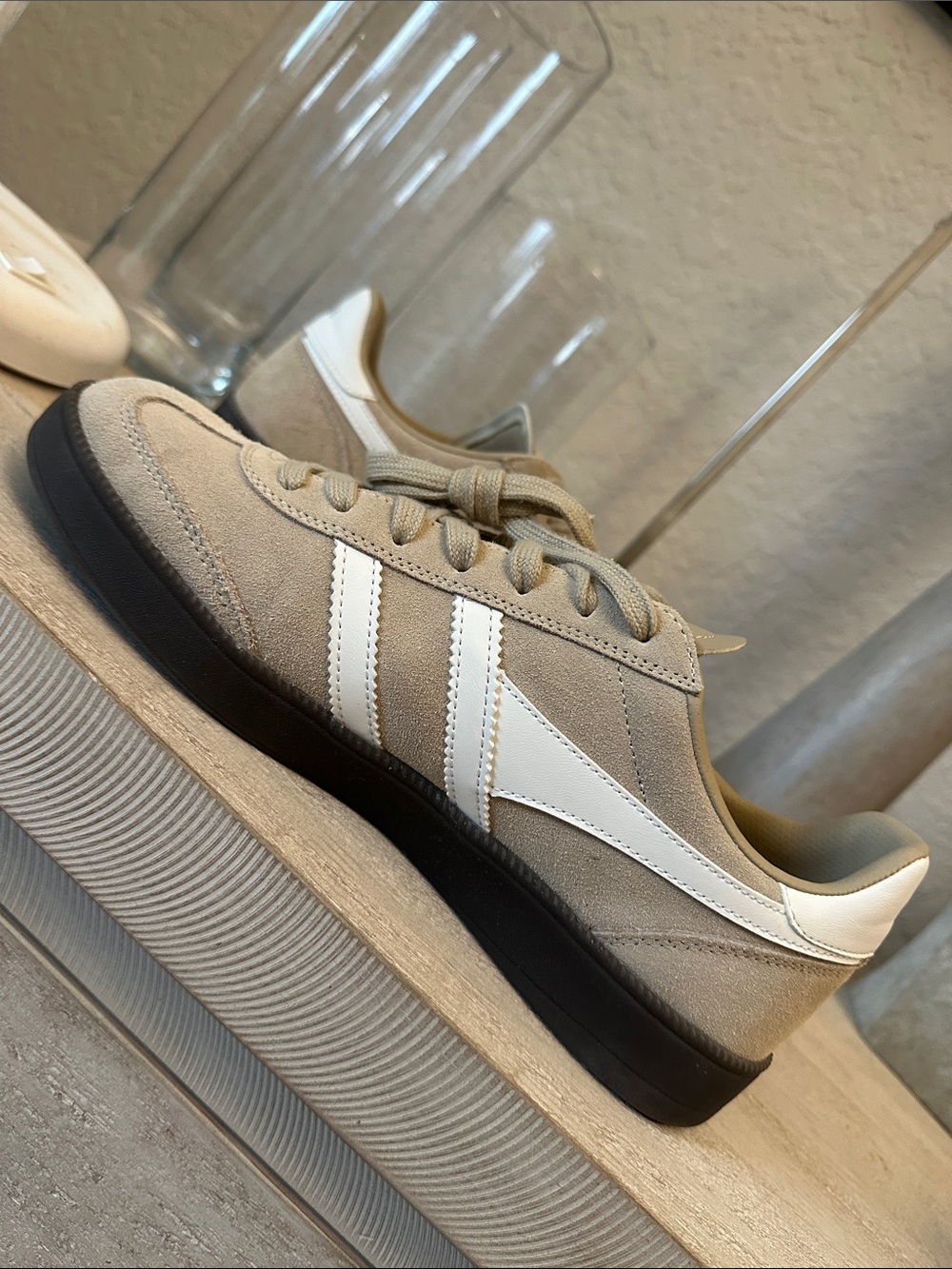Gola women’s Bone/White/dark gum Viper Classic Trainers 8.5M - Picture 6 of 8